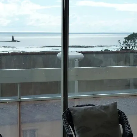 Avec Vue Sur A Granville. A 3 Min *
