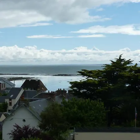 Avec Vue Sur A Granville. A 3 Min Apartment Granville